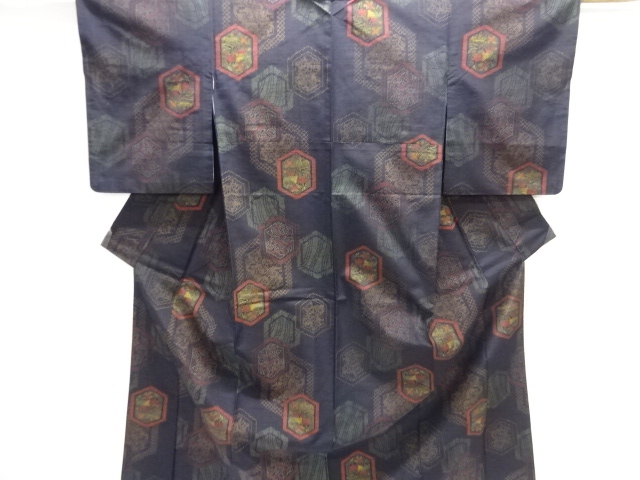 亀甲に草花模様織り出し十日町紬着物